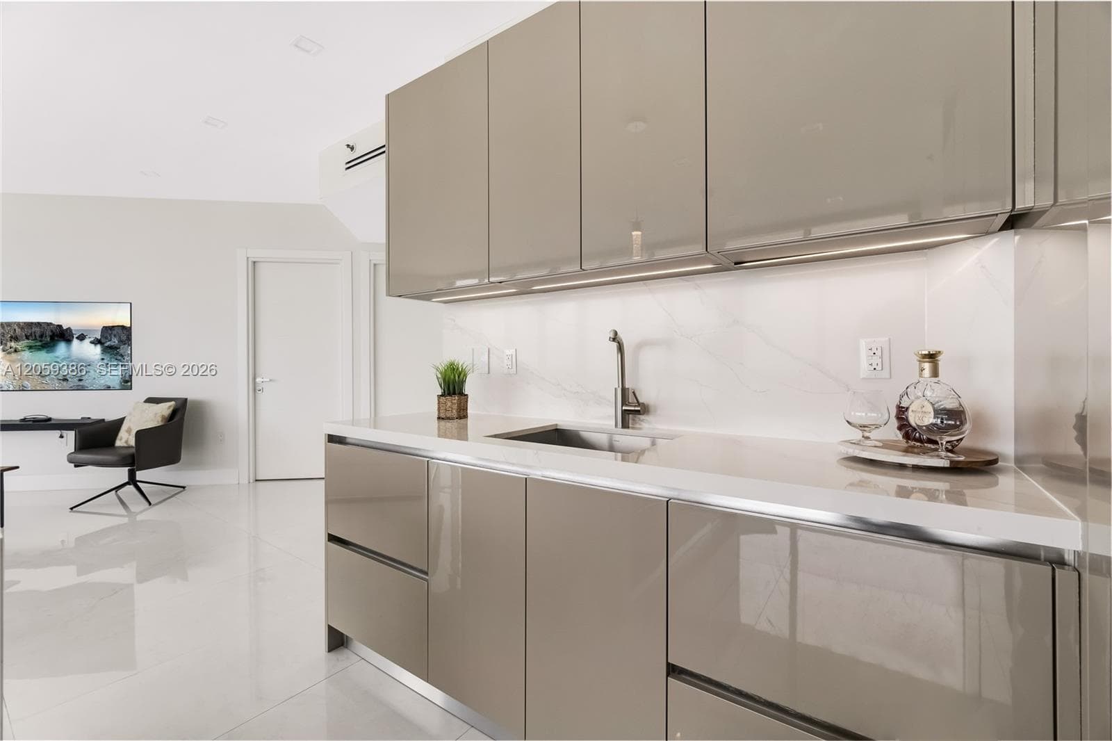 ST TROPEZ OCEAN CONDO · #2404 in Miami Beach - Photo 25