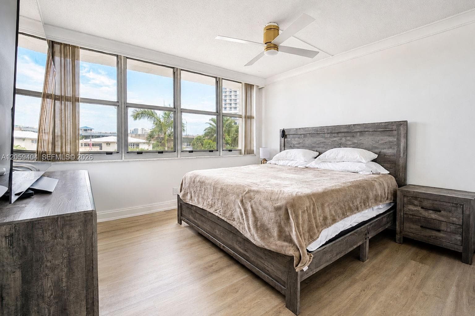 IMPERIAL TOWERS CONDO · #215 in Hallandale Beach - Photo 25