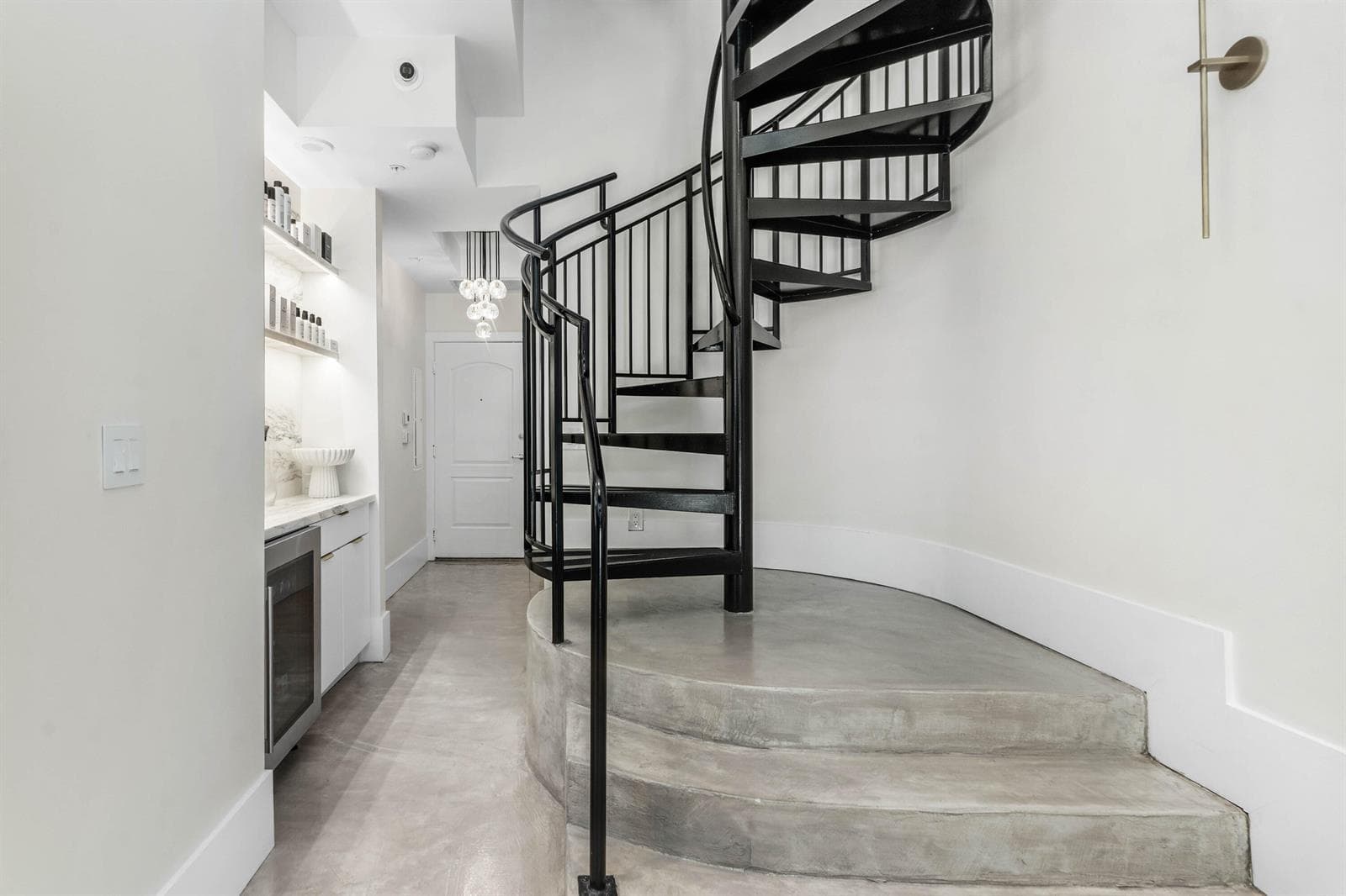 Stair Case to Upper Level
