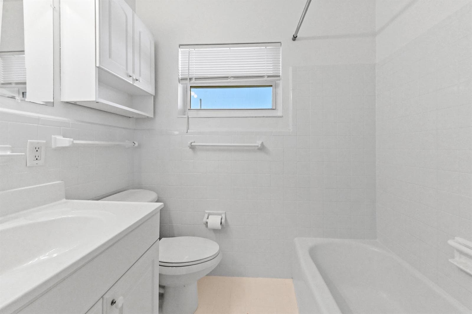 23 Bathroom 01