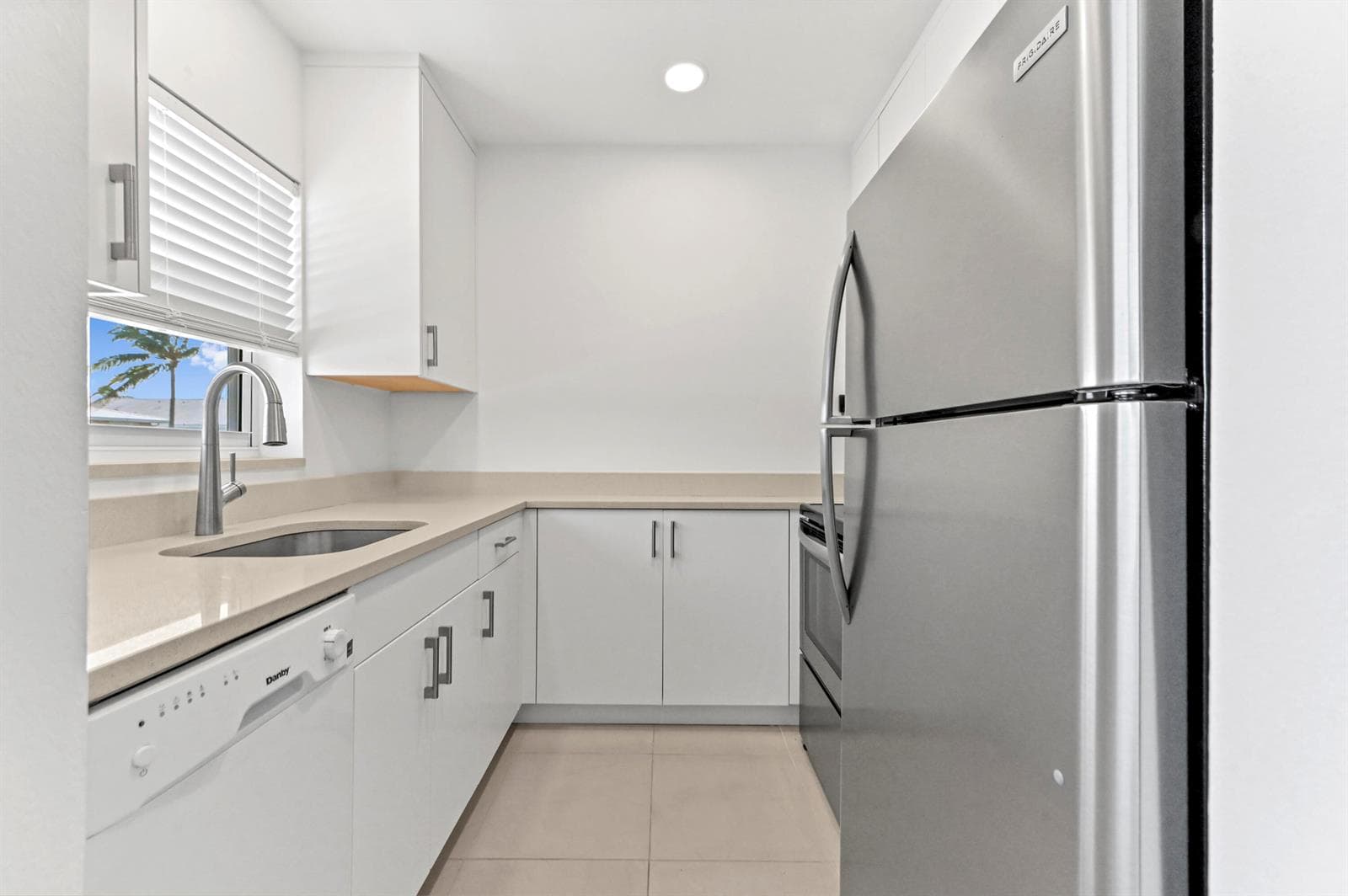 12 Kitchen 01