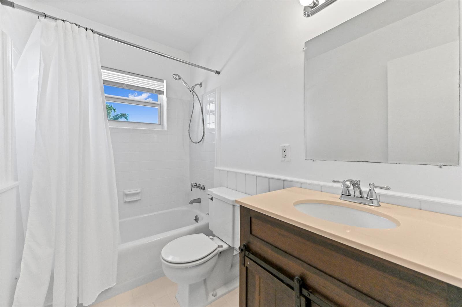 15 Bathroom 01