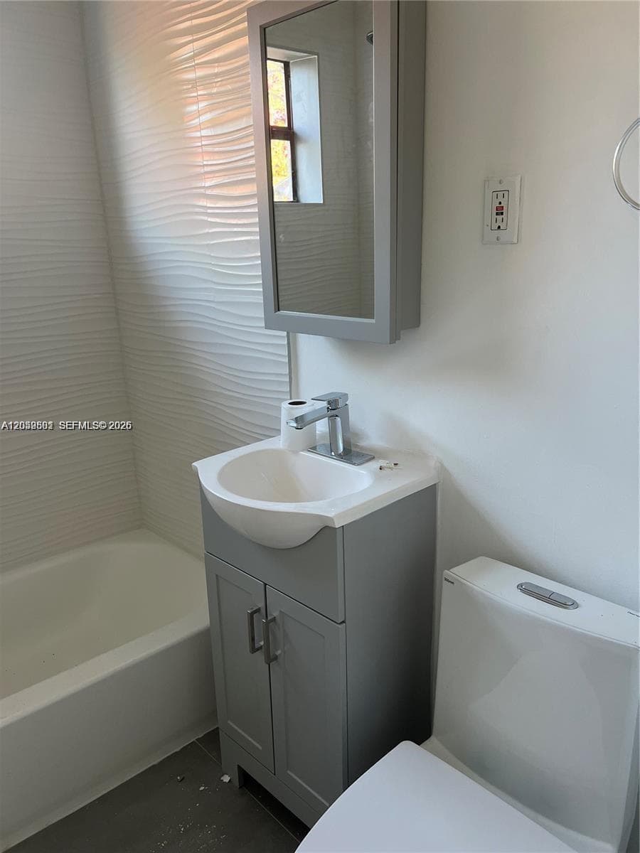 2126 Arthur St photo 3