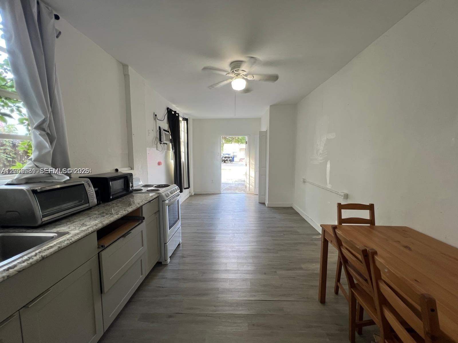2126 Arthur St photo 9