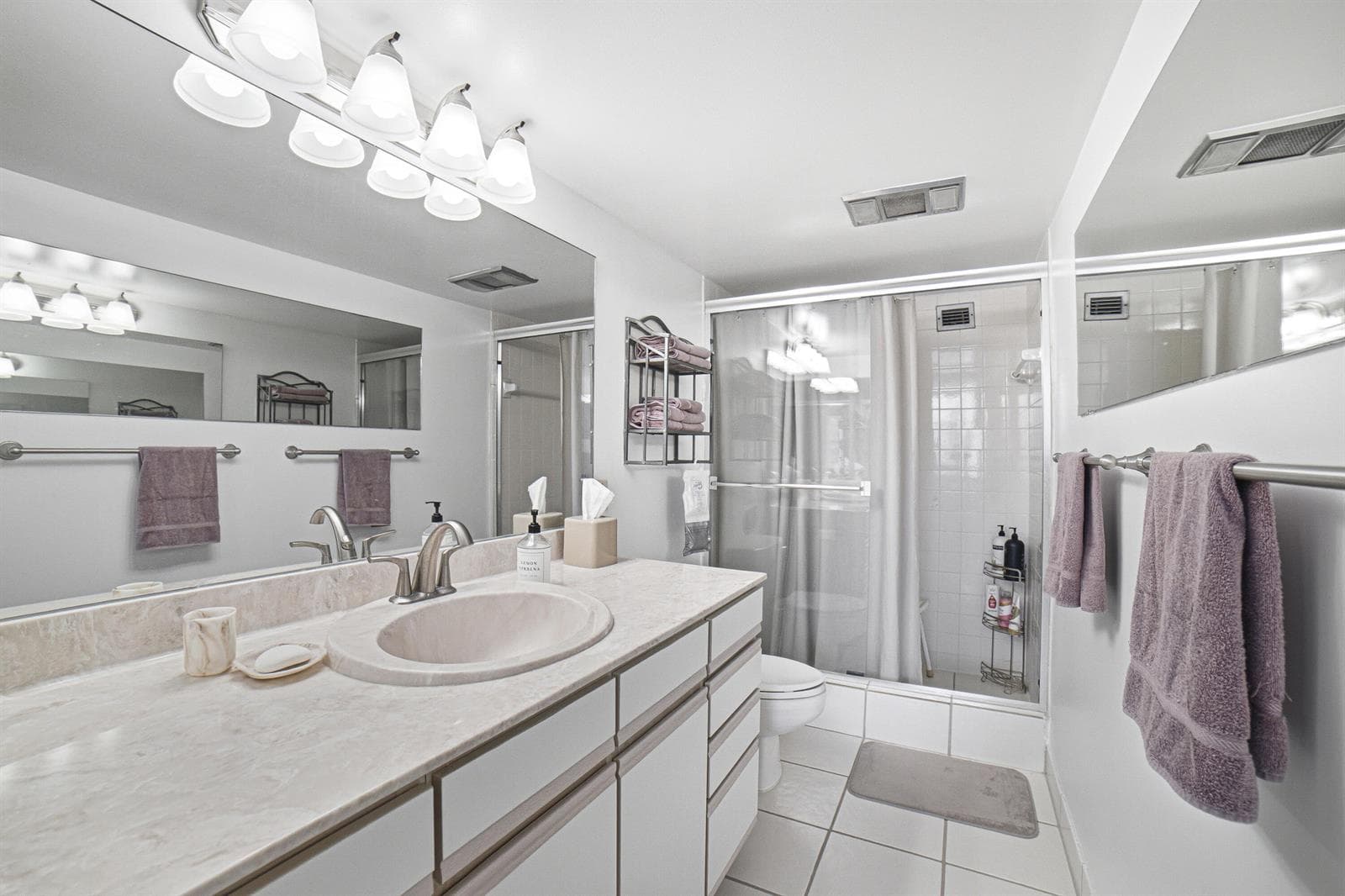Bedroom2-Bathroom