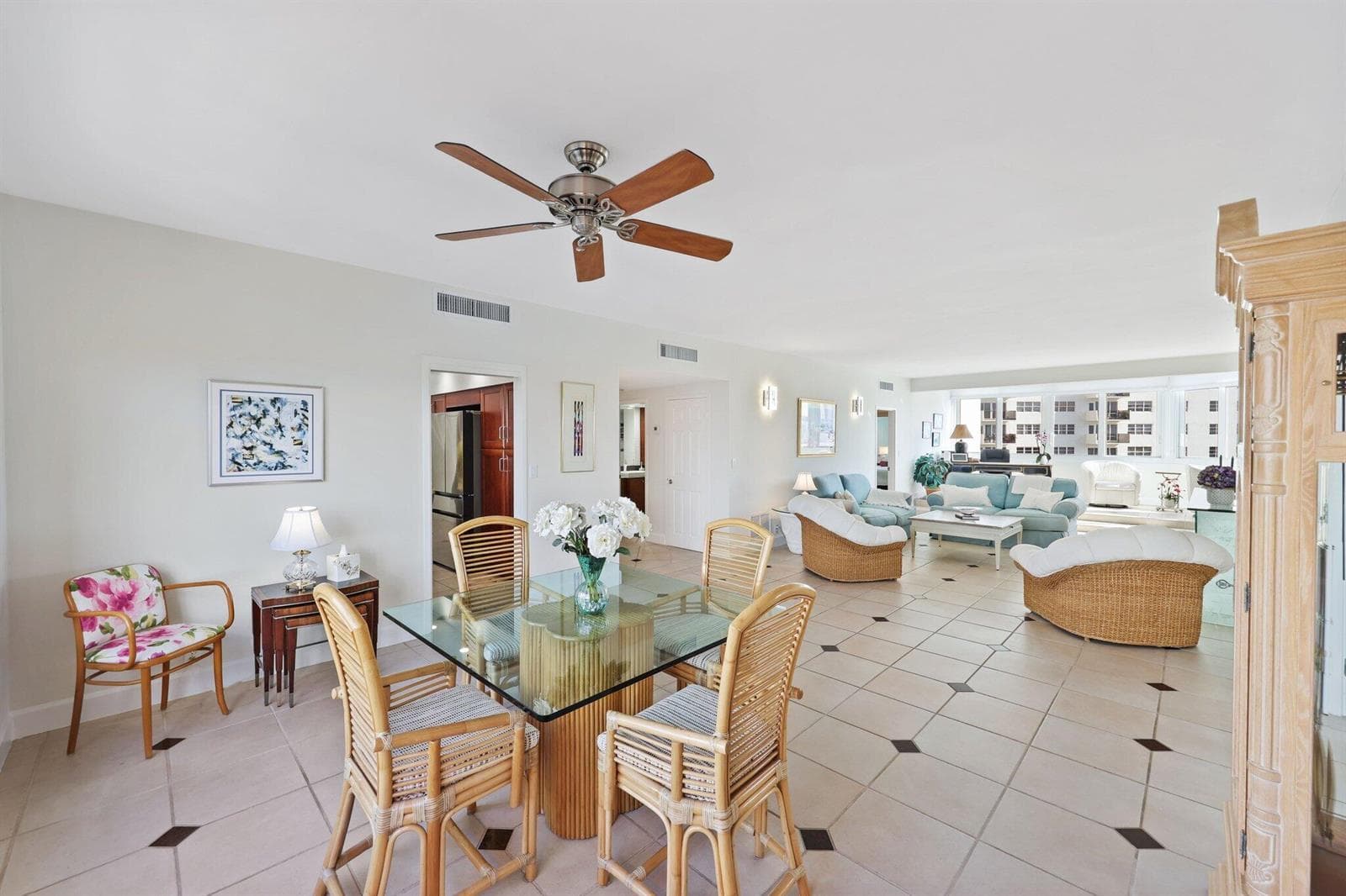 333 Sunset Dr - 14.jpg-SMALL