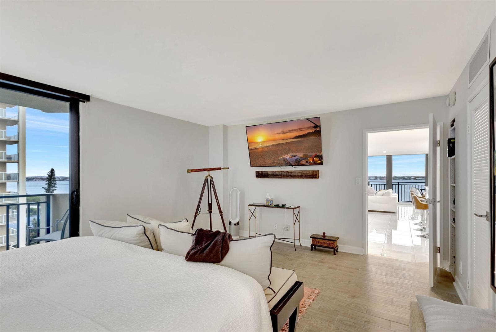 5460 N Ocean Drive 7c