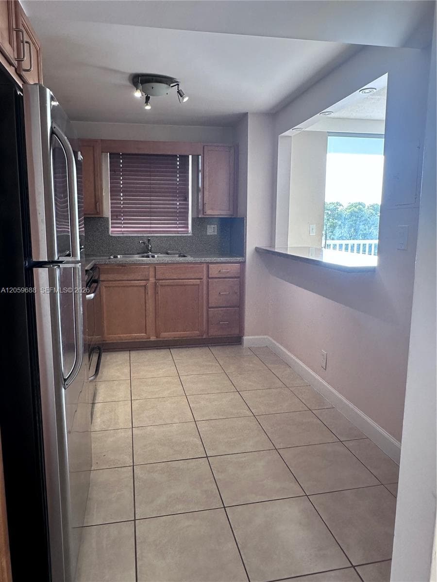 GOLDEN SURF TOWERS CONDO · #512 in Hallandale Beach - Photo 5