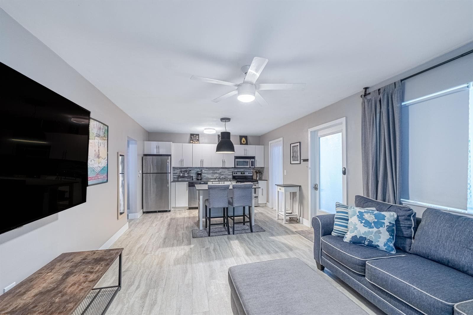 Livingroom-Kitchen-B (1)