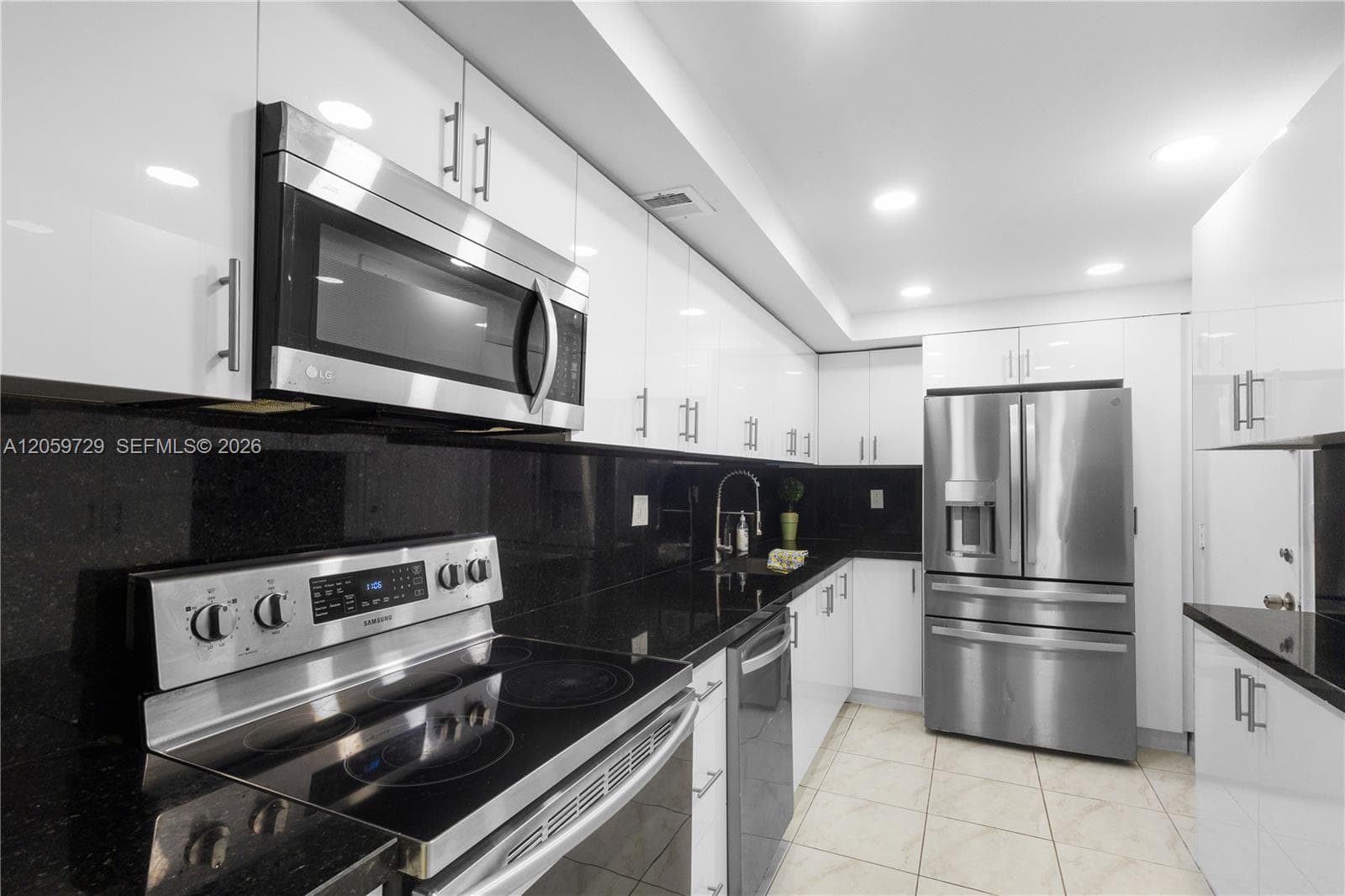 PLAZA TOWERS SOUTH CONDO · #407 in Hallandale Beach - Photo 3