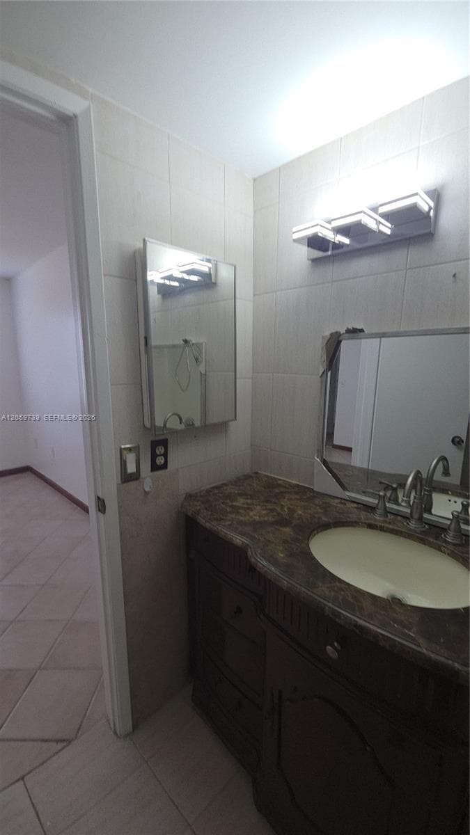 BLEAU FONTAINE CONDO #ONE · #202 in Miami - Photo 9