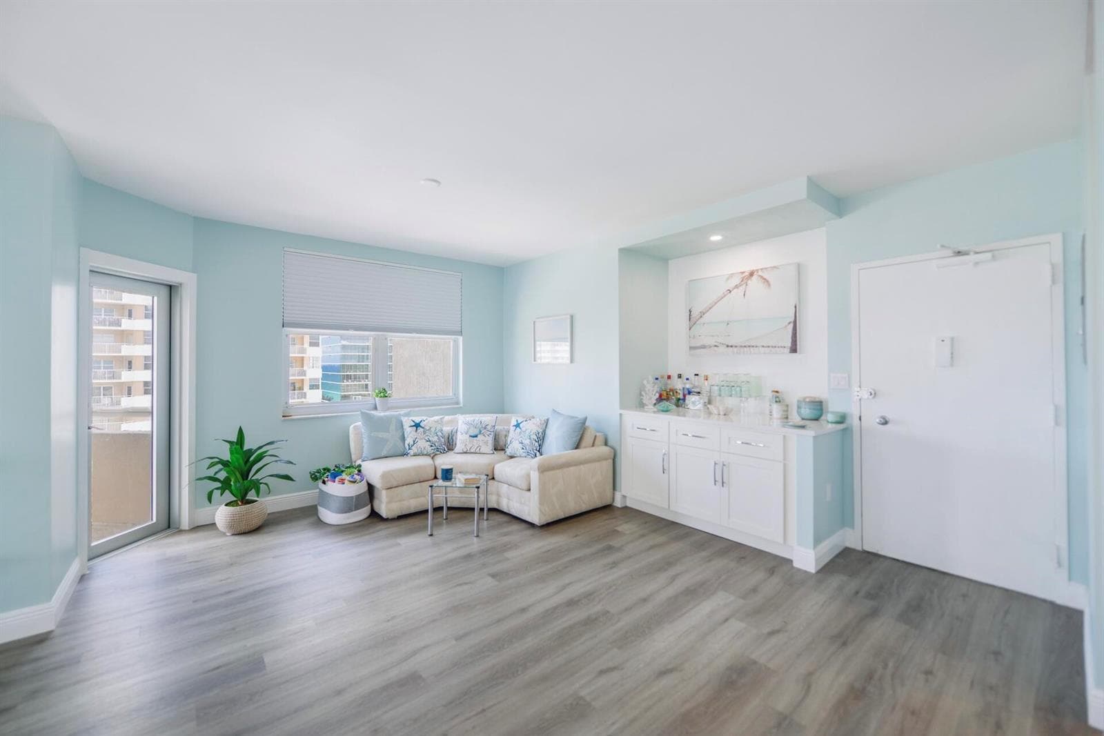 2 RE 1985 S Ocean Dr, apt. 8P, Hallandal