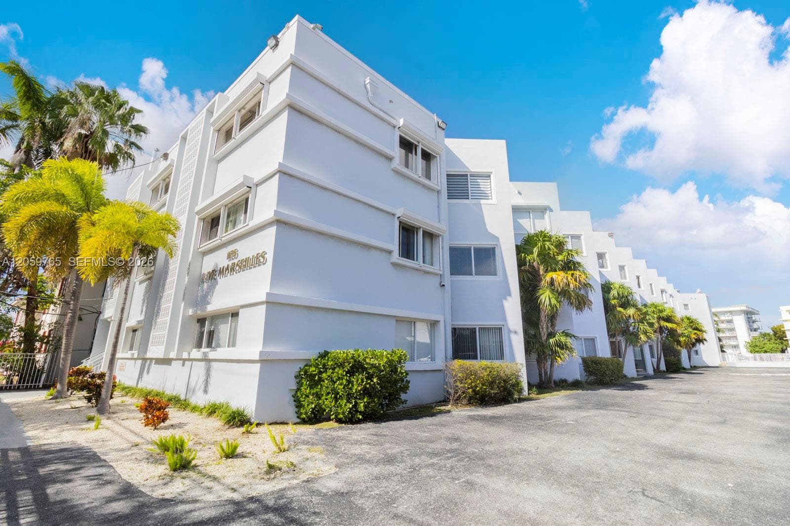 RIVE MARSEILLES CONDO · #101 in Miami Beach - Photo 10