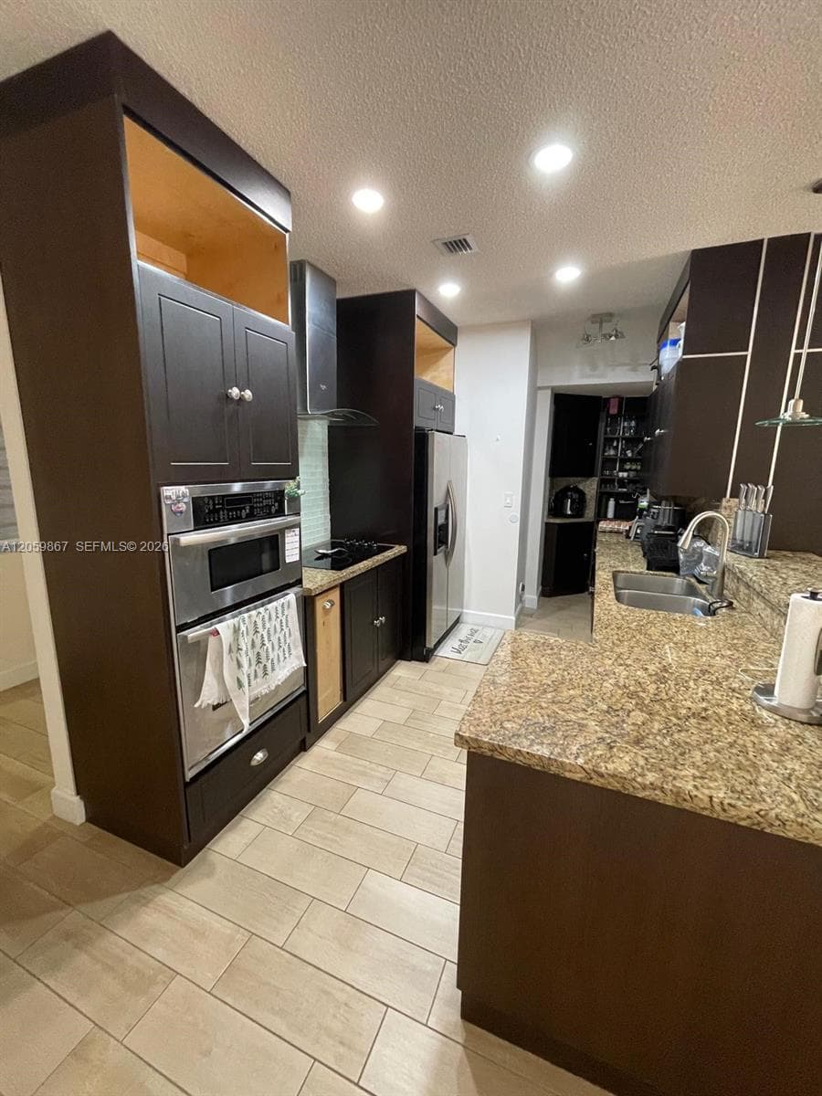 2258 NE 42nd Cir photo 17