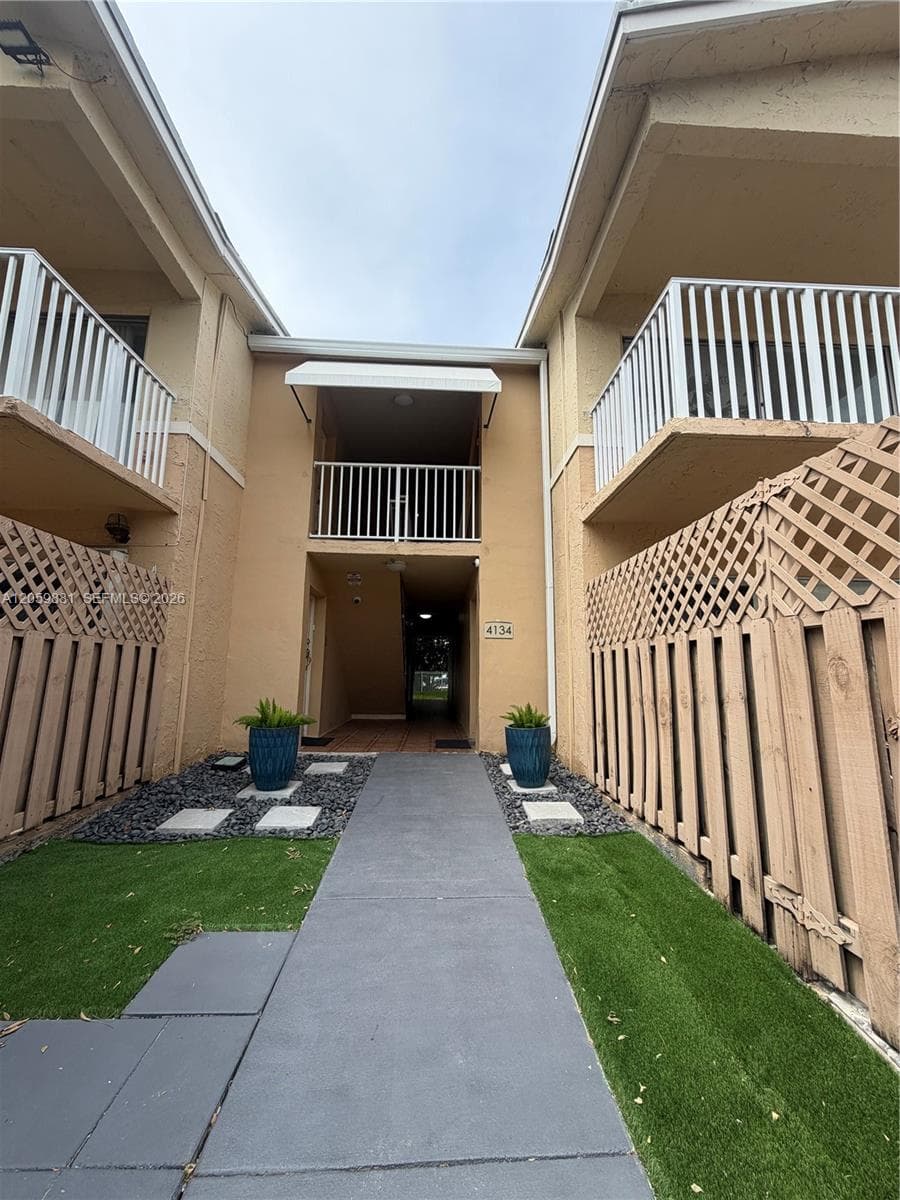 DORAL GARDENS CONDO · #2A in Doral - Photo 3