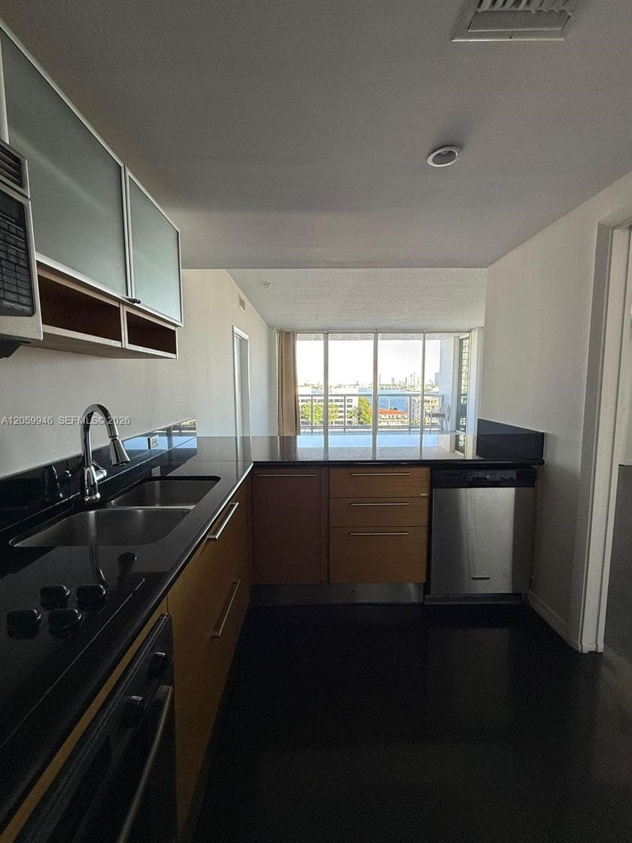 Blue Bay Tower · #802 in North Bay Village - Photo 10