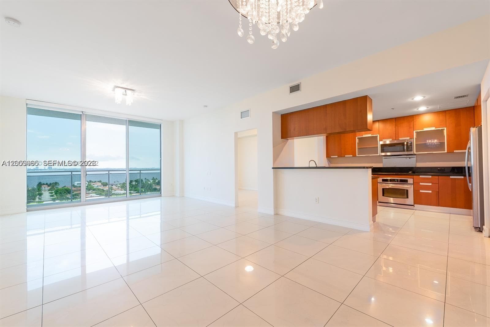Livingroom & Kitchen
