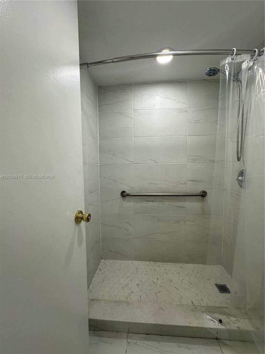 WESTCHESTER LUXURY CONDO · #19 in Miami - Photo 9