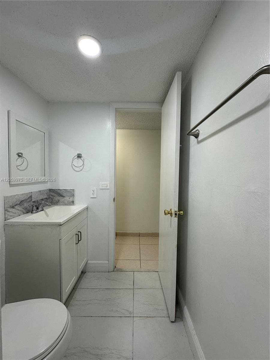 WESTCHESTER LUXURY CONDO · #19 in Miami - Photo 10