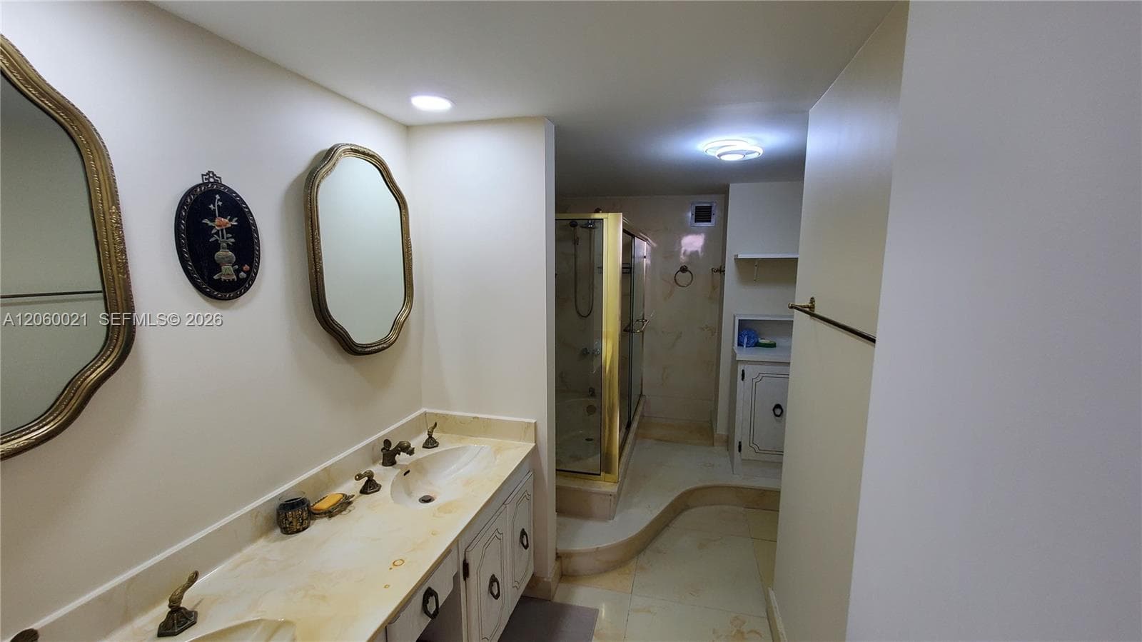 PLAZA TOWERS NORTH · #1103 in Hallandale Beach - Photo 10