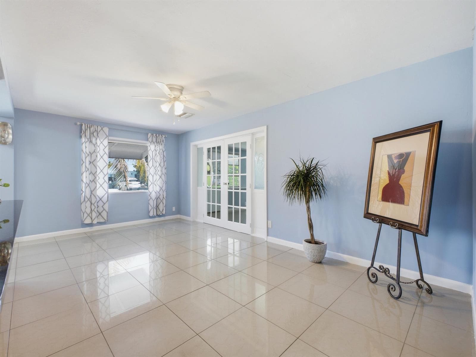 Living Dining to Foyer