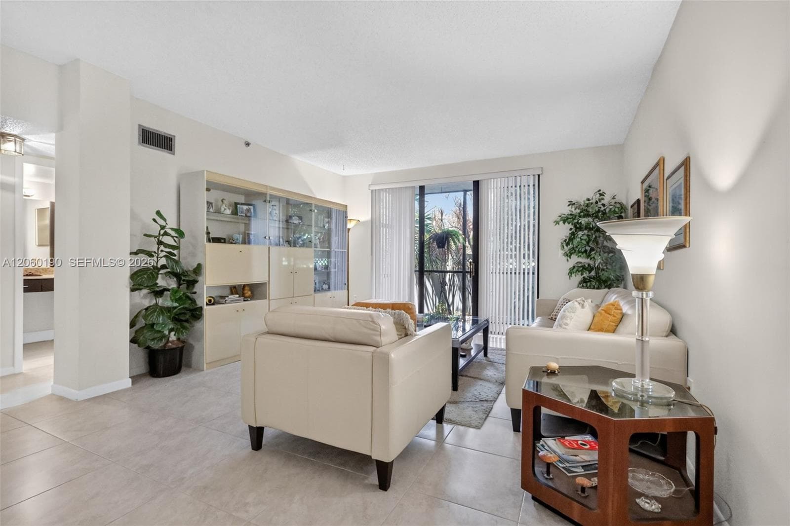 CHANTILLY CONDO · #109 in Miami - Photo 8
