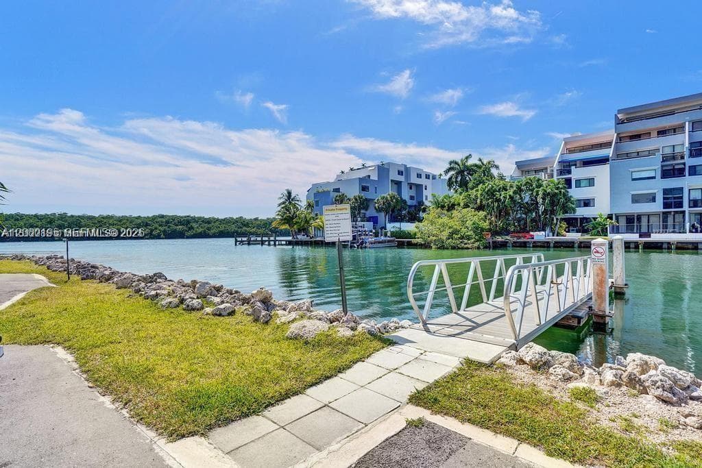 COASTAL TOWERS CONDO · #320 in Sunny Isles Beach - Photo 4