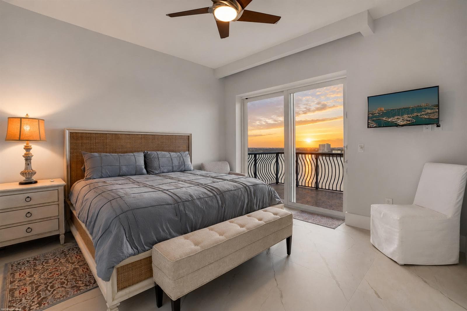 5150 N Ocean Dr 2001 037