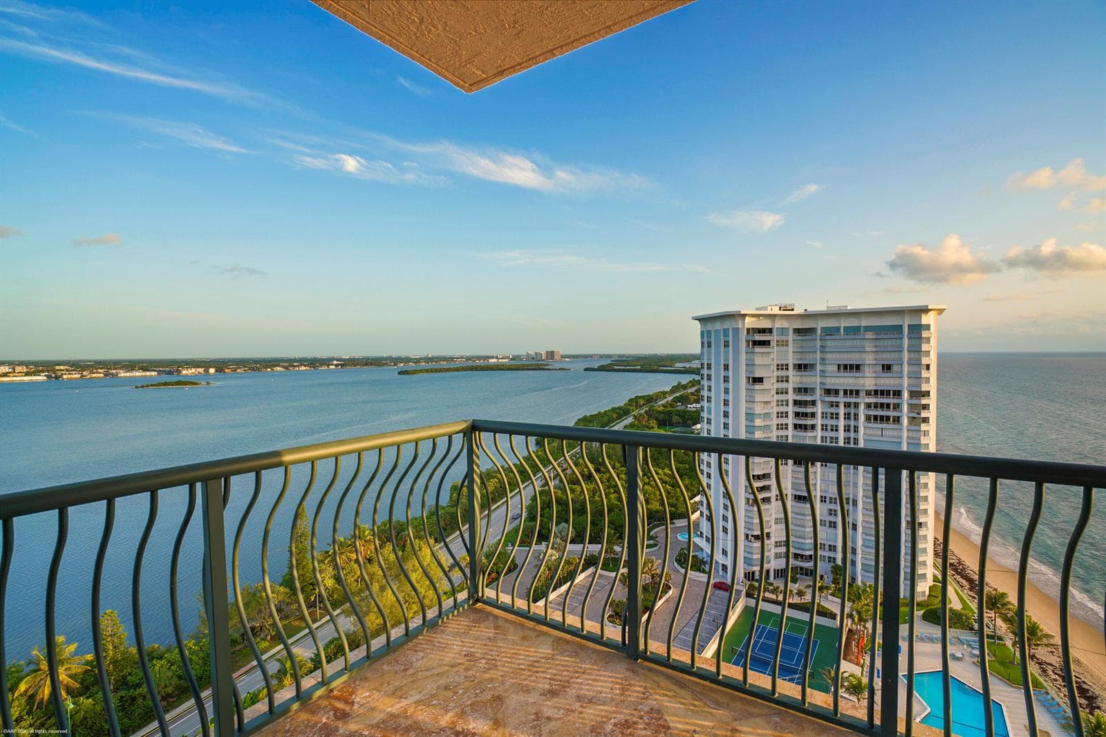 5150 N Ocean Dr 2001 039
