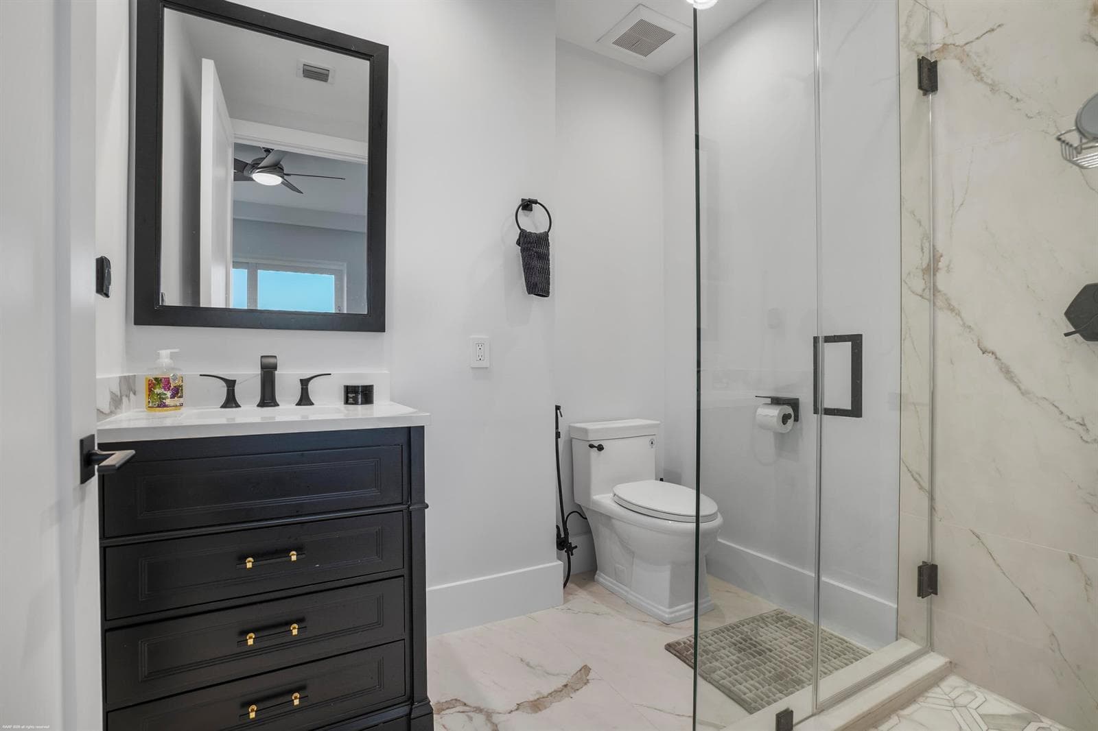 5150 N Ocean Dr 2001 035