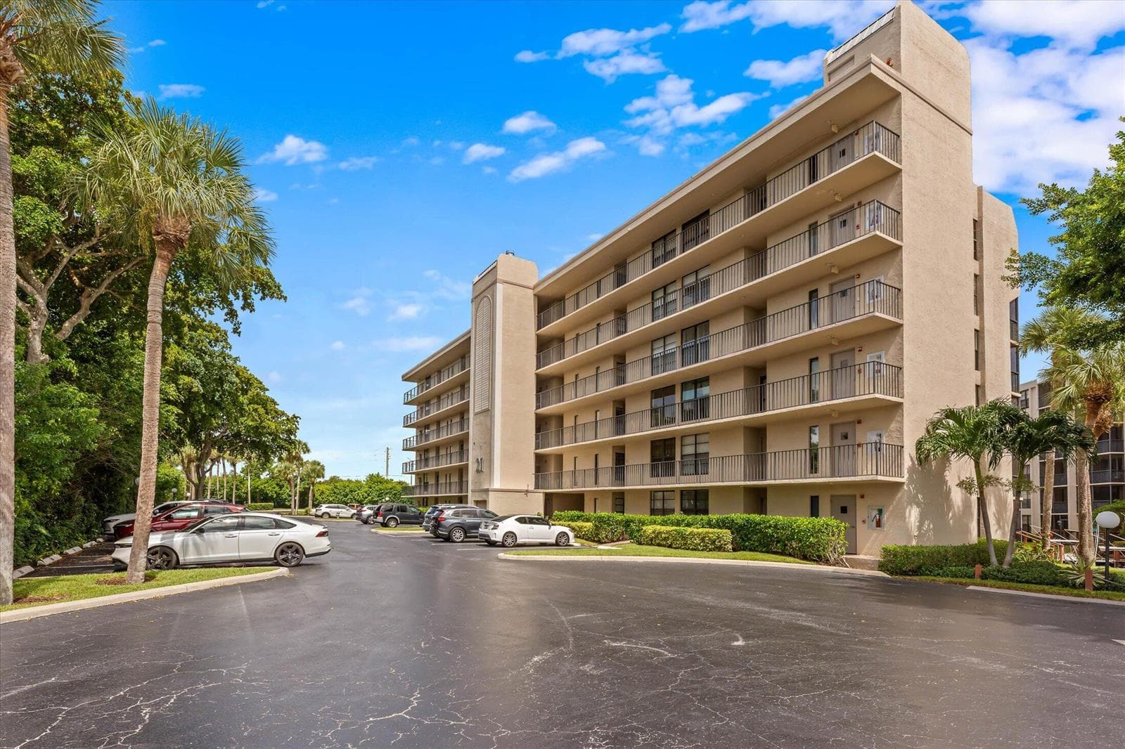 21 Royal Palm Way #1050
