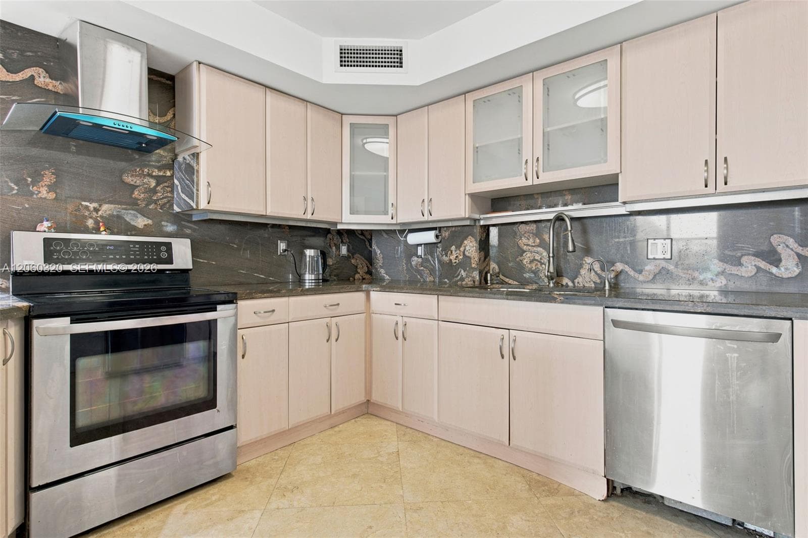 ARLEN HOUSE WEST CONDO · #2121 in Sunny Isles Beach - Photo 9