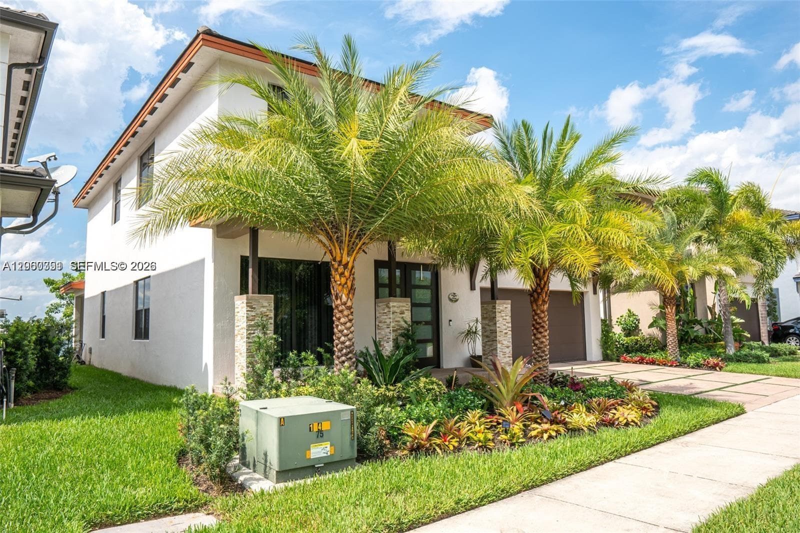 8981 NW 154th Ter #8981 photo 2
