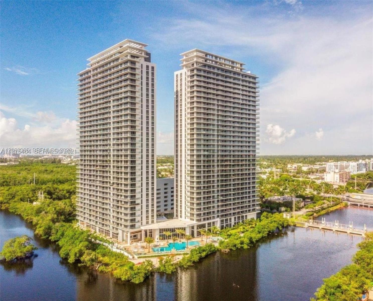 THE HARBOUR SOUTH CONDO · #1818 in North Miami Beach - Photo 2