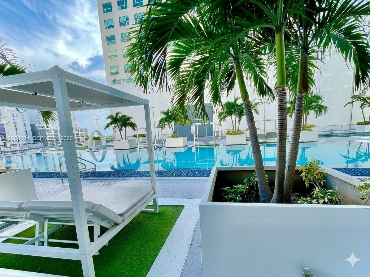 NEO VERTIKA CONDO · #1923 in Miami - Photo 6