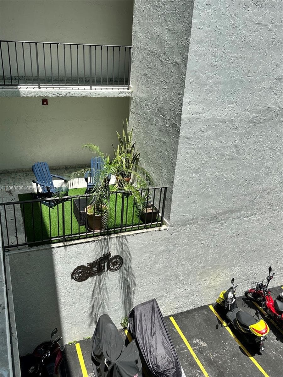 COLLINS TOWERS CONDO · #309 in Miami Beach - Photo 28