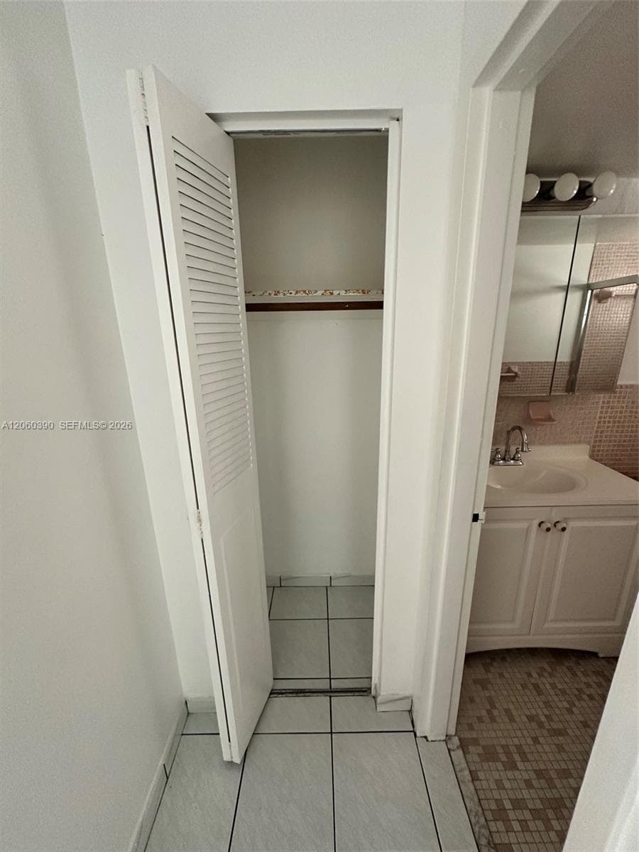 COLLINS TOWERS CONDO · #309 in Miami Beach - Photo 20