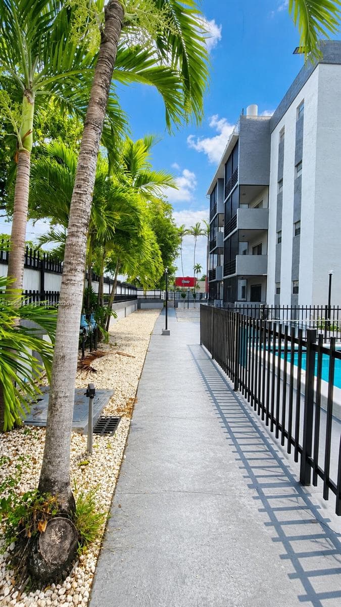 BROOKVIEW CONDOMINIUMS · #416 in North Miami - Photo 3