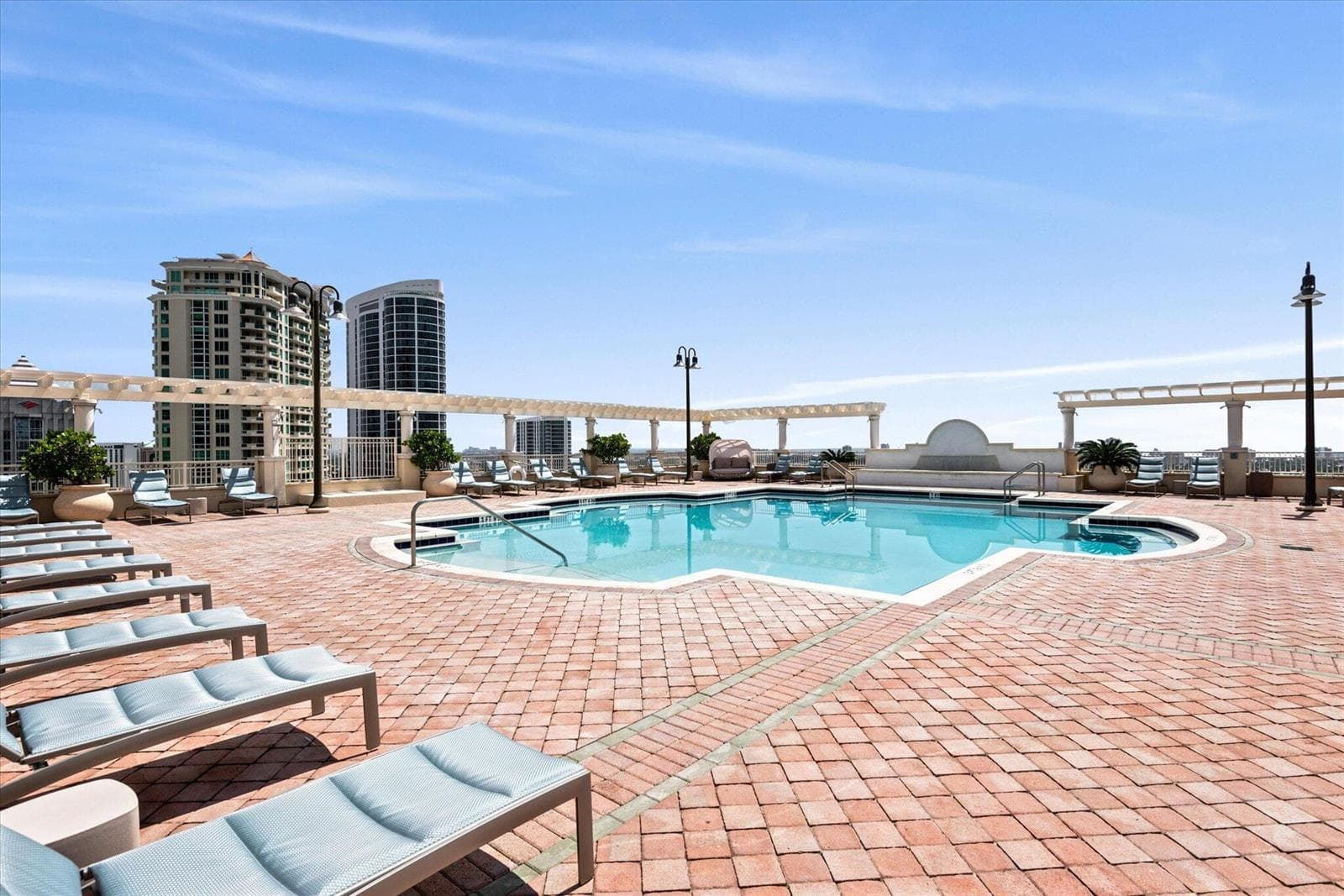 17-17-Rooftop Pool Deck