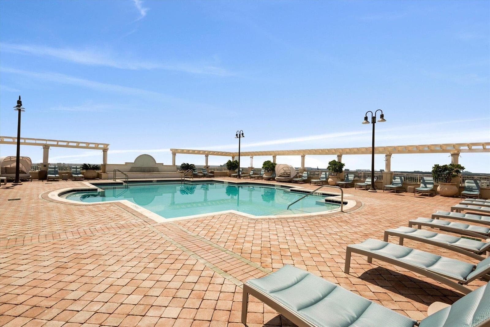 18-16-Rooftop Pool Deck