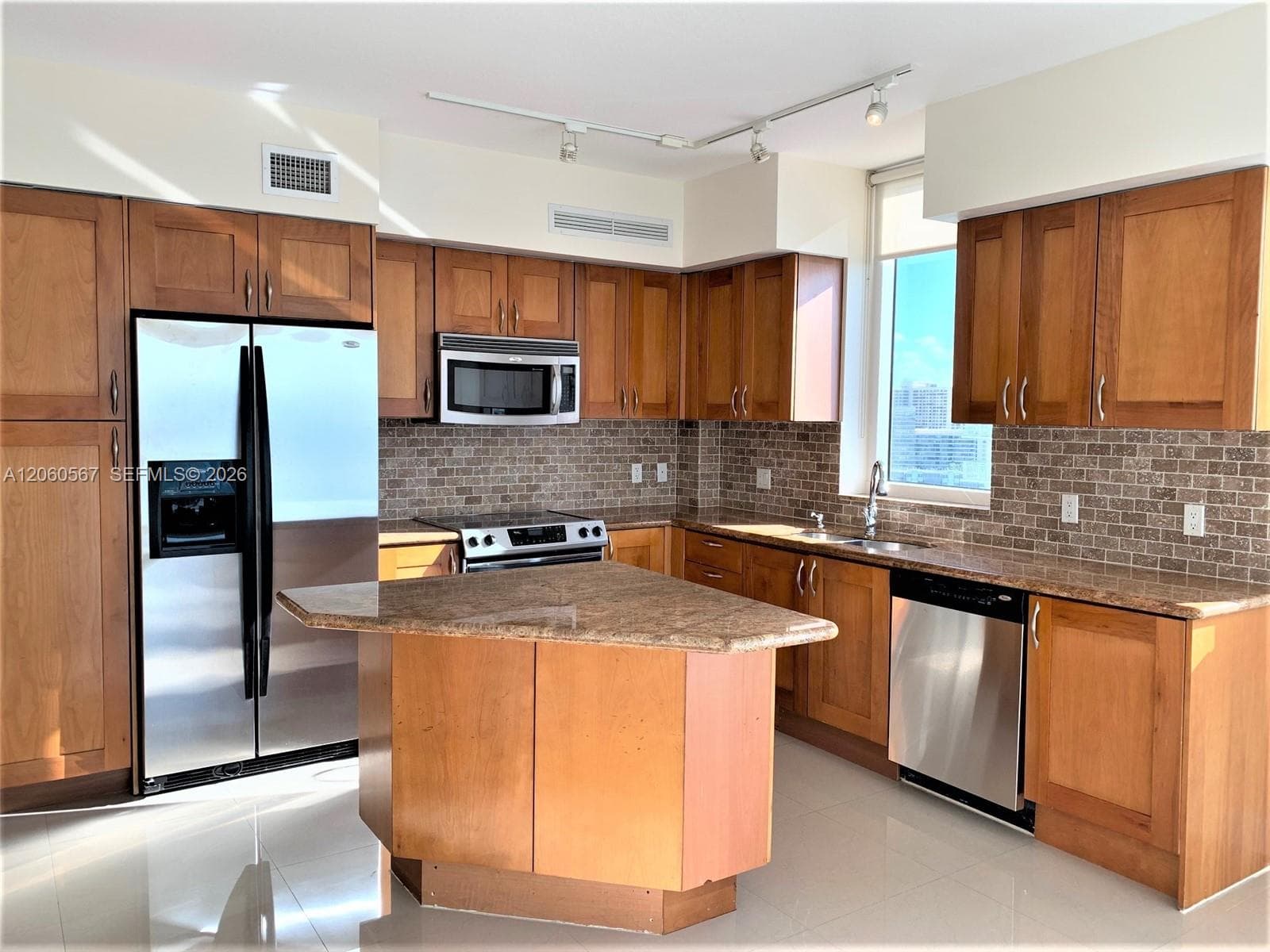 DUO CONDOMINIUM WEST · #1606W in Hallandale Beach - Photo 2