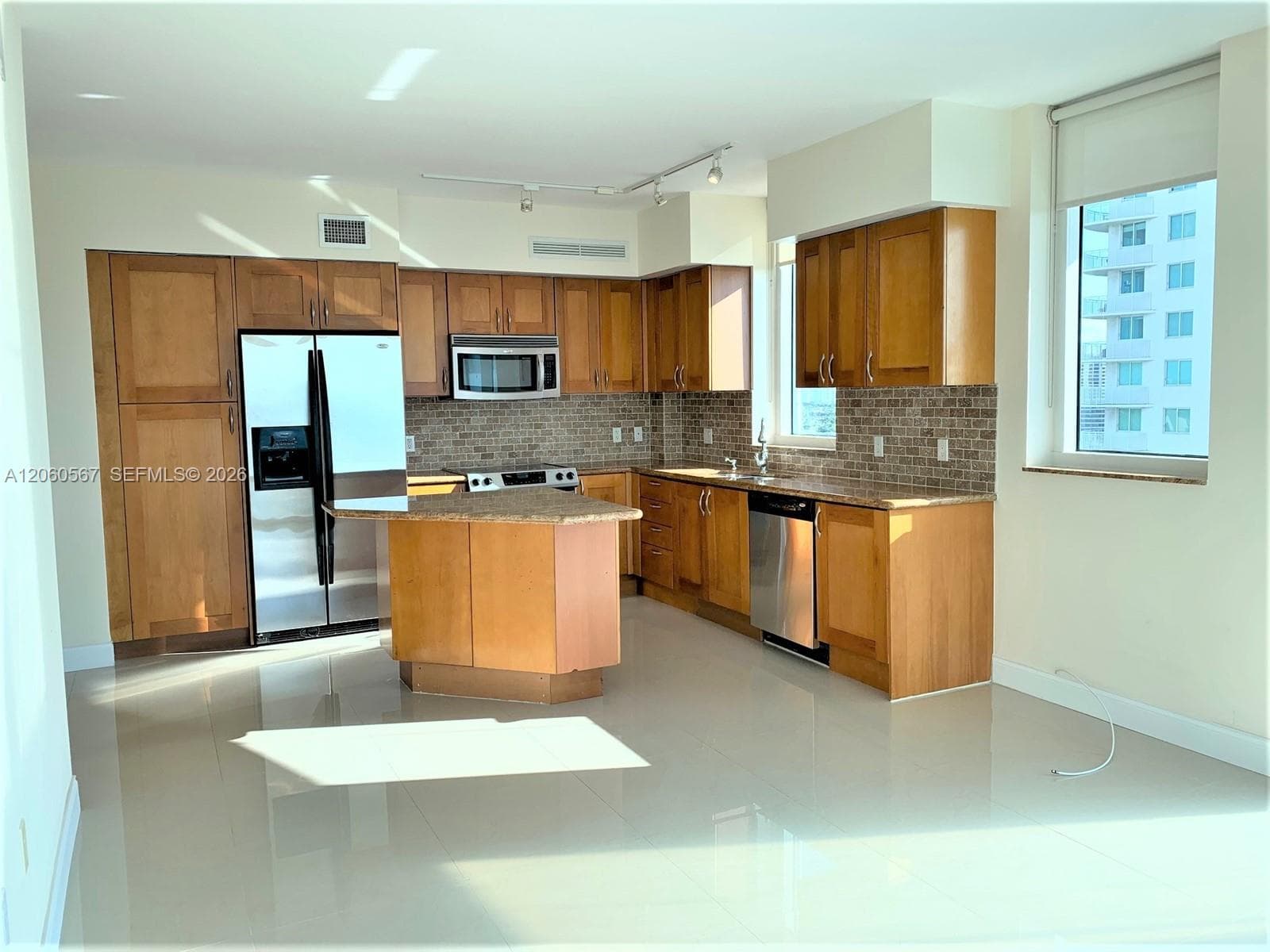 DUO CONDOMINIUM WEST · #1606W in Hallandale Beach - Photo 4