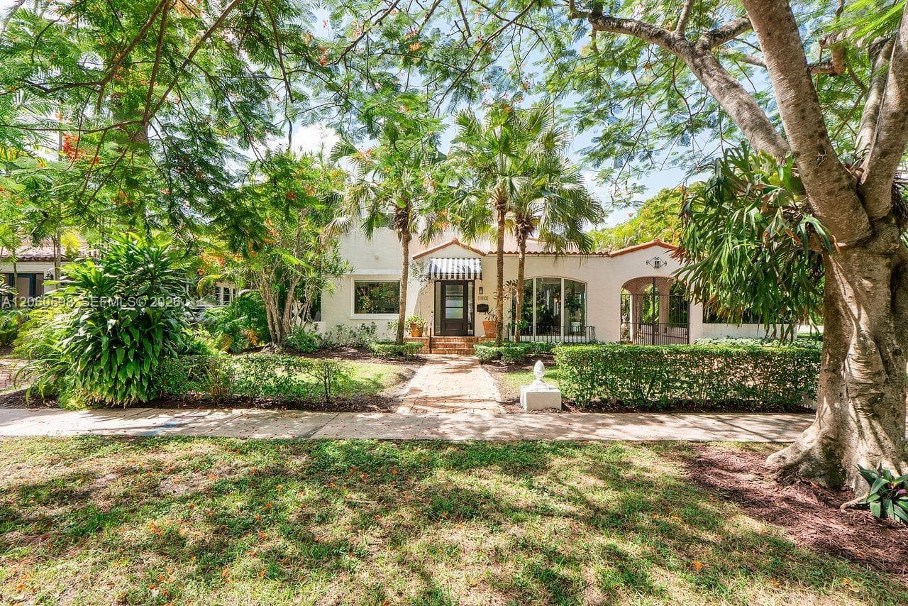 1042 Sorolla Ave photo 3
