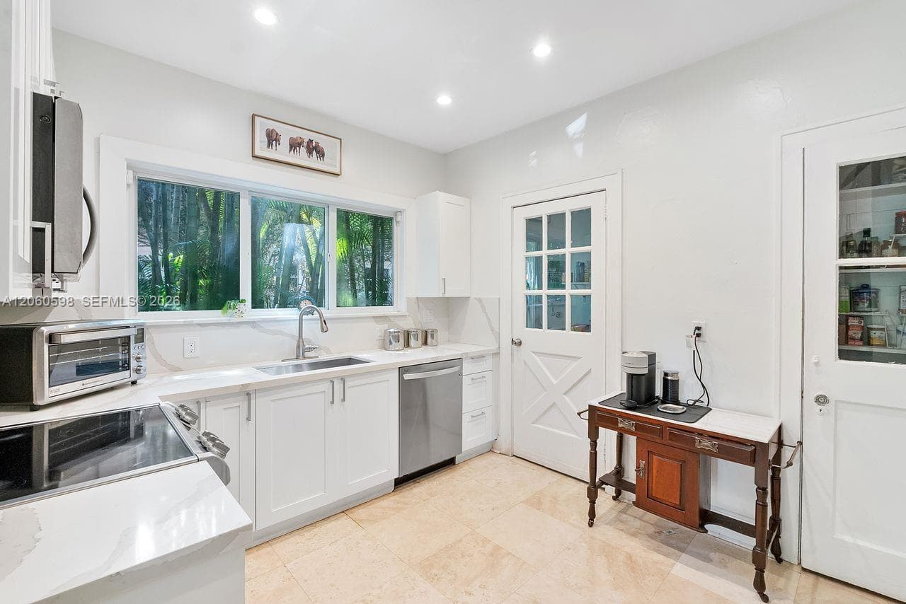 1042 Sorolla Ave photo 30