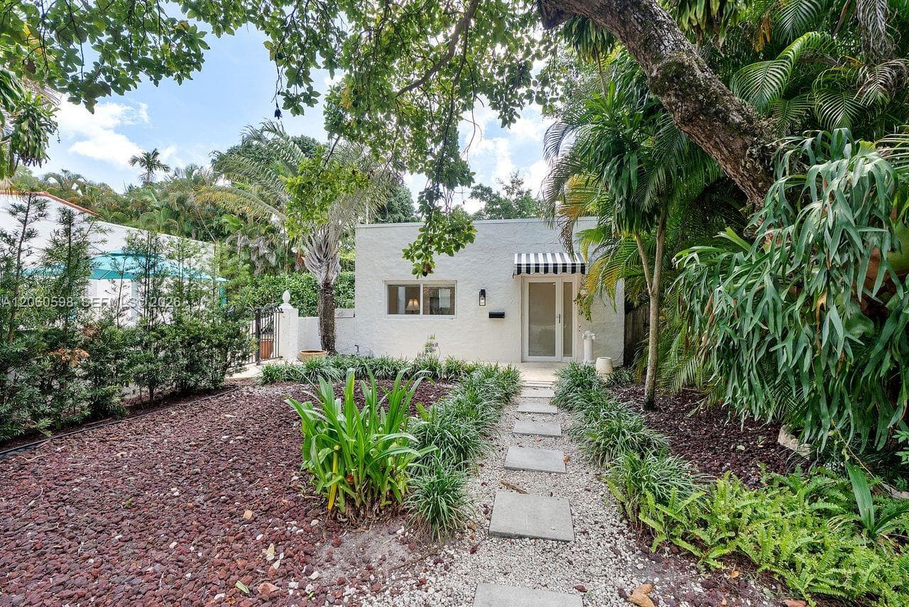 1042 Sorolla Ave photo 69