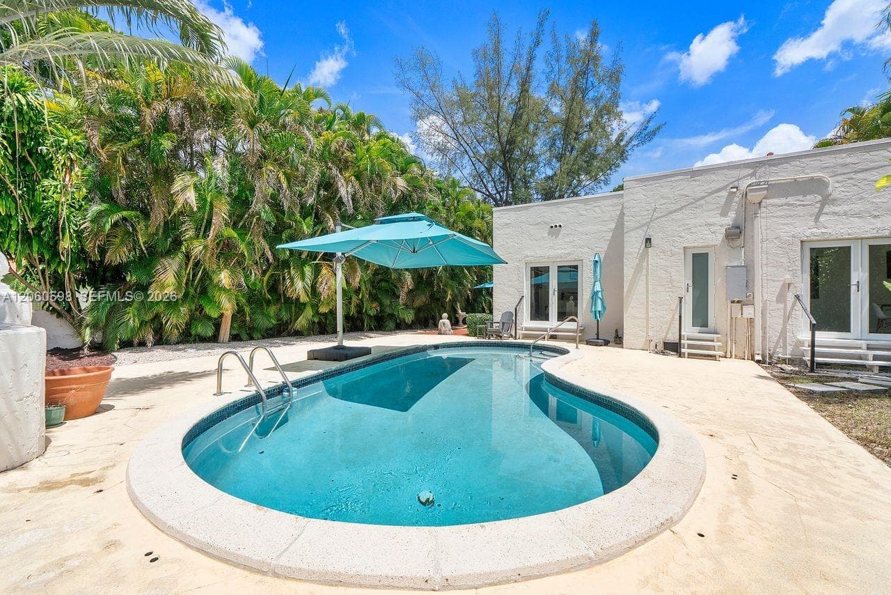 1042 Sorolla Ave photo 55