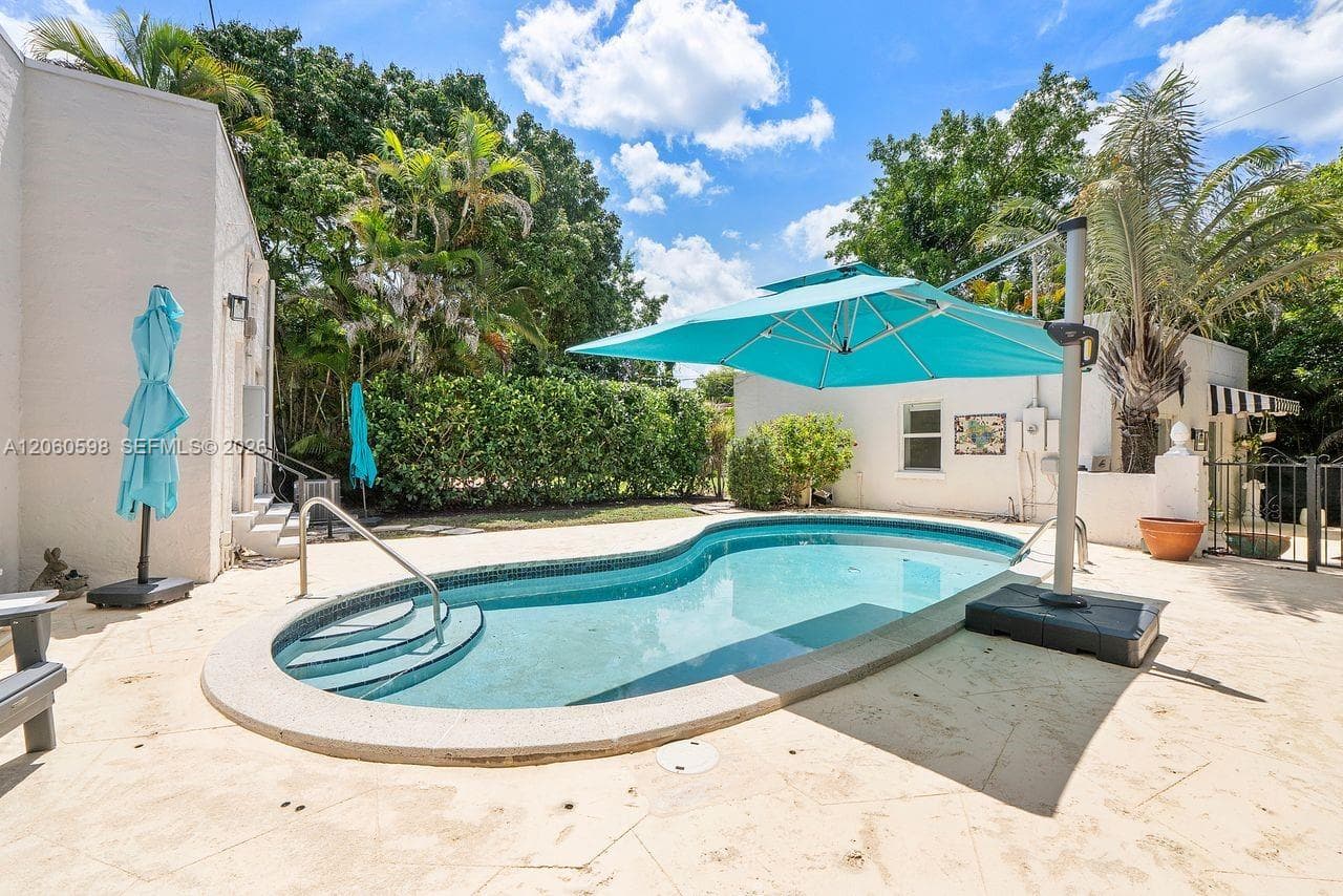 1042 Sorolla Ave photo 59