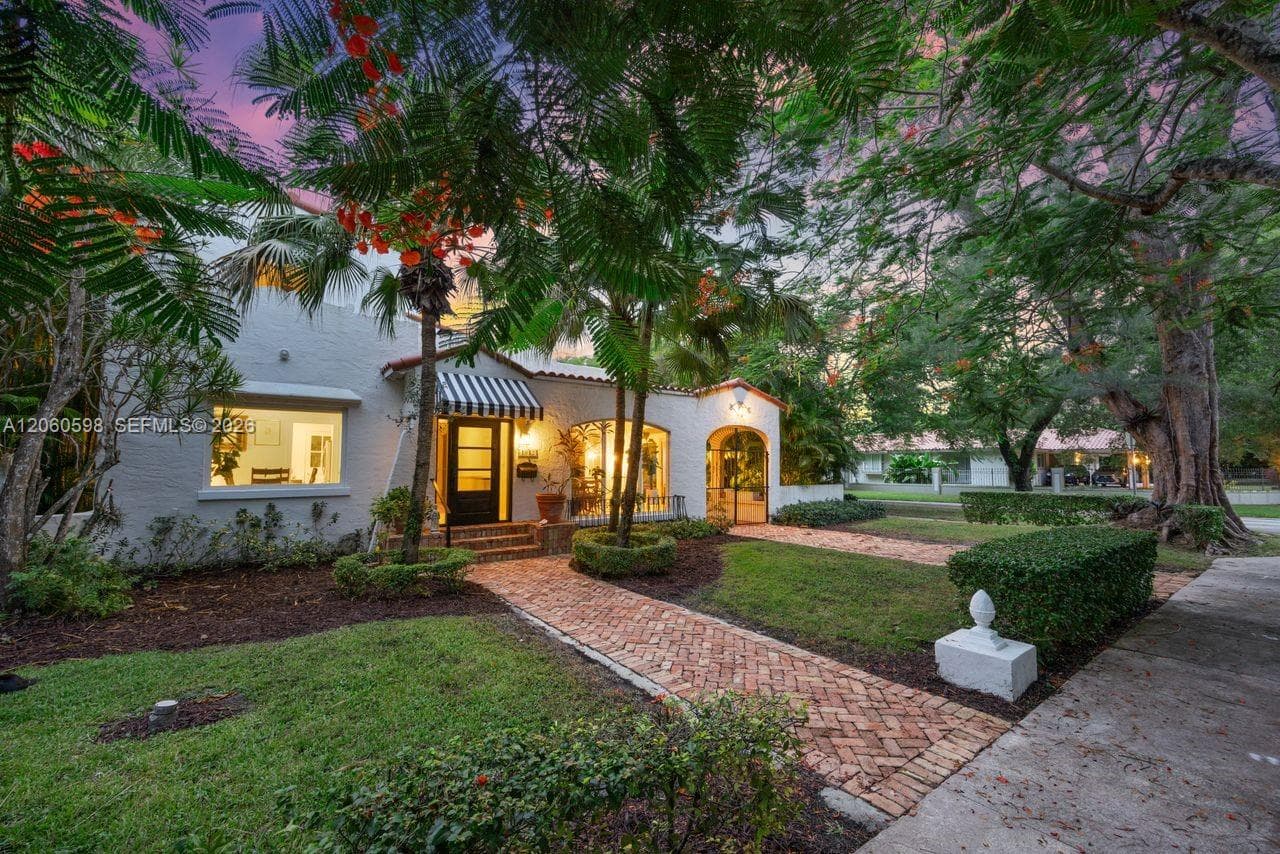 1042 Sorolla Ave photo 11