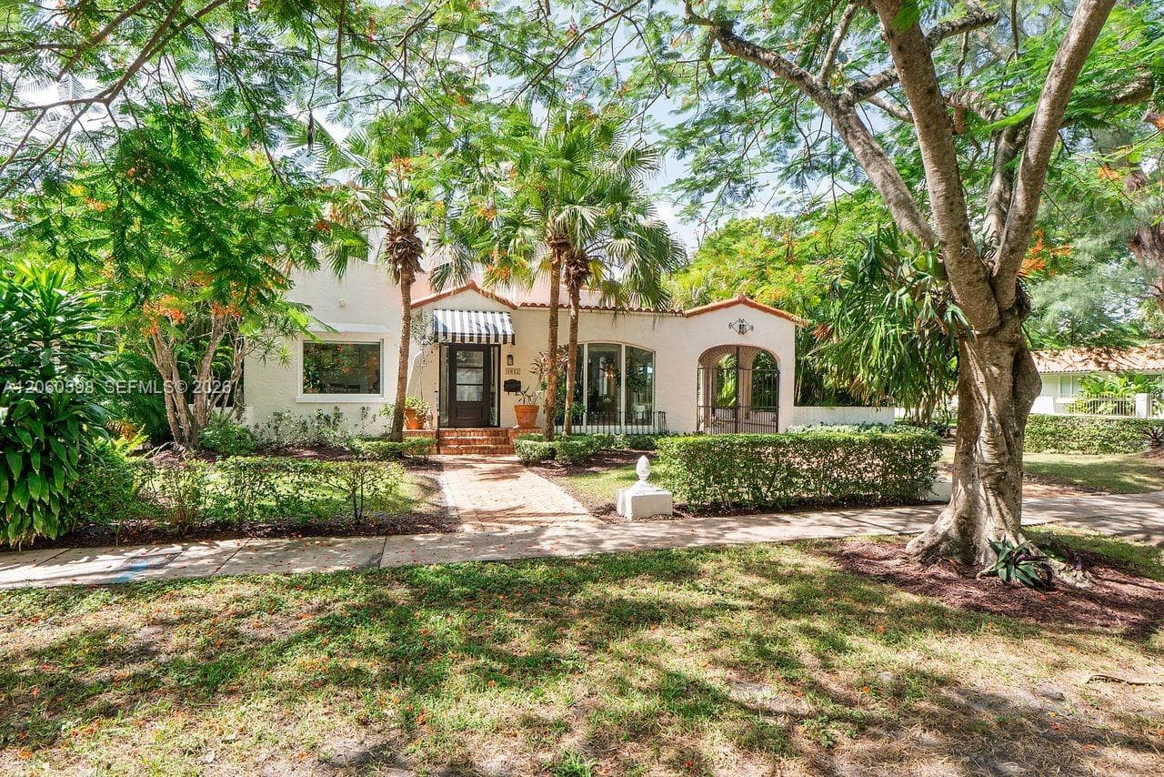 1042 Sorolla Ave photo 4