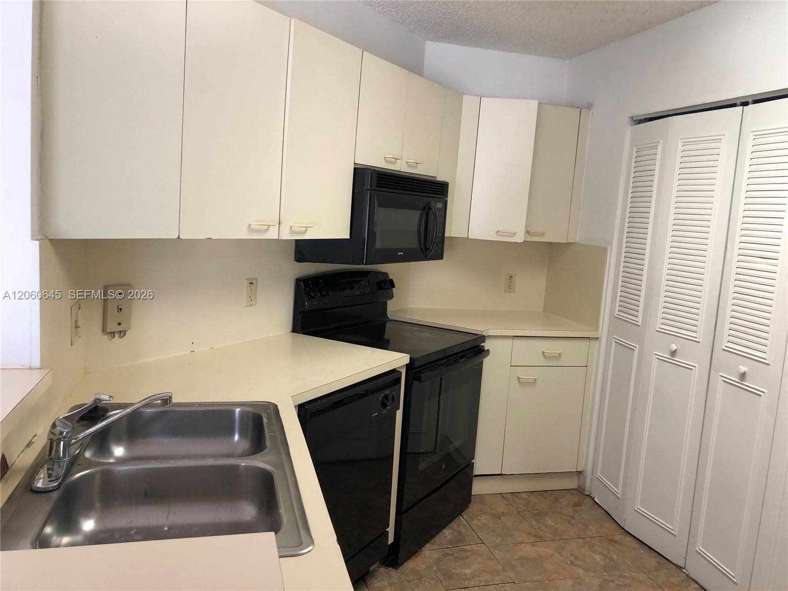 MEDITERRANEAN VILLAS · #311 in Hialeah - Photo 7